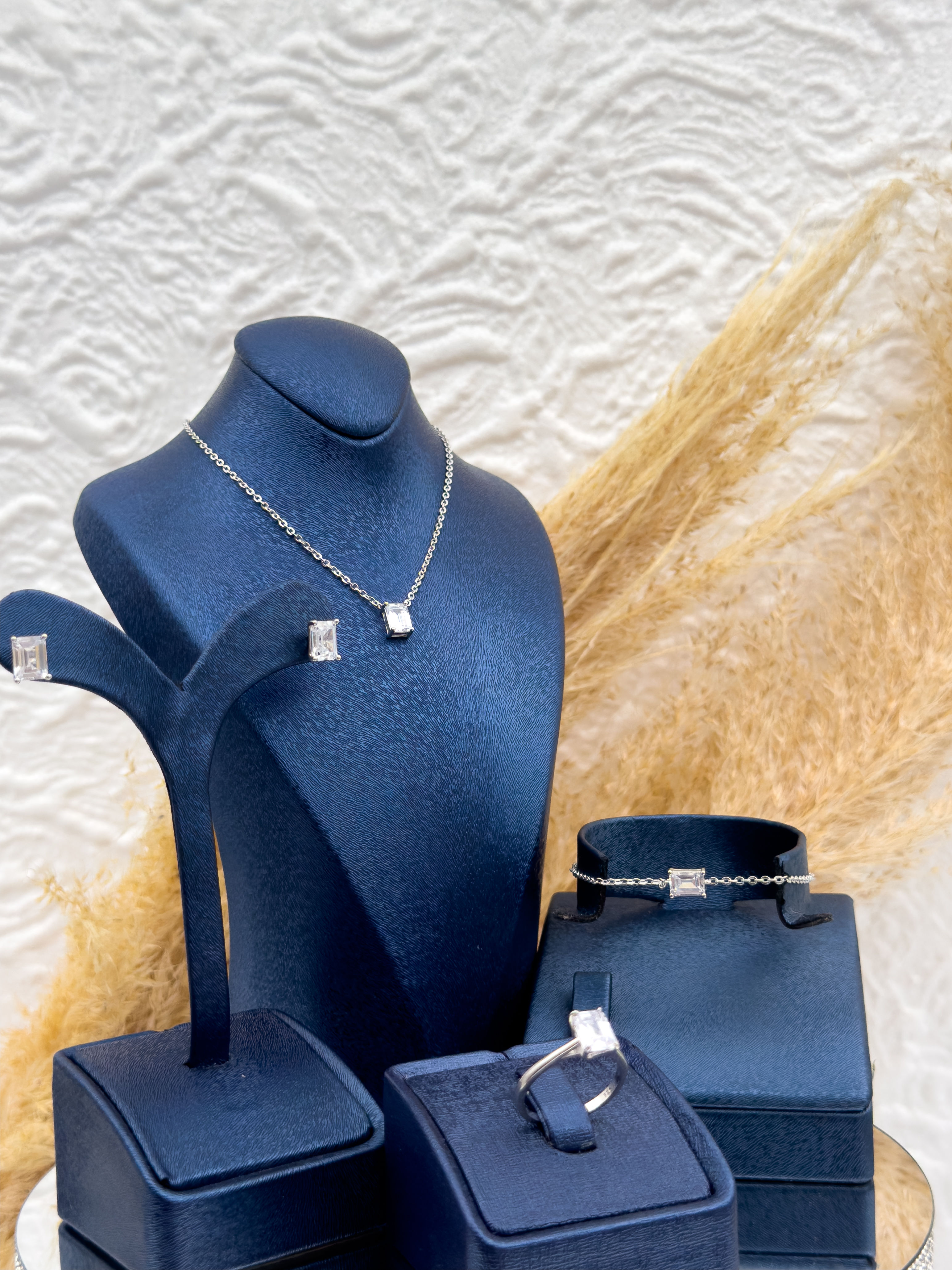 925 Ayar Gümüş Baget Taşlı Pırlanta Montür 4’lü Kadın Takı Seti